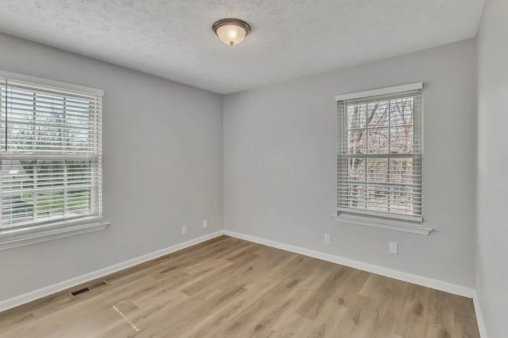 212 Robert Avenue White House TN 37188