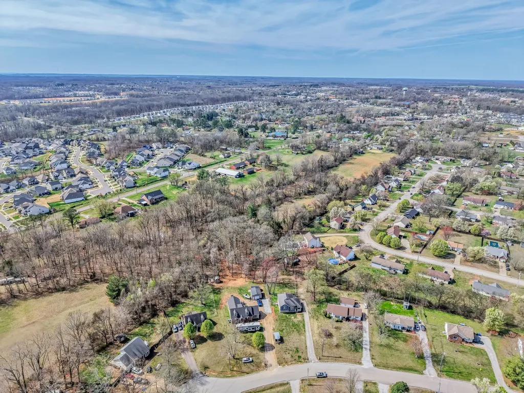212 Robert Avenue White House TN 37188