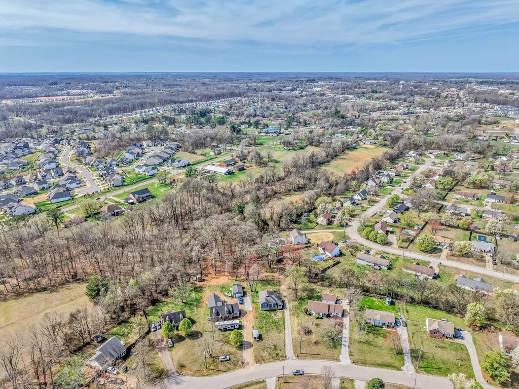 212 Robert Avenue White House TN 37188