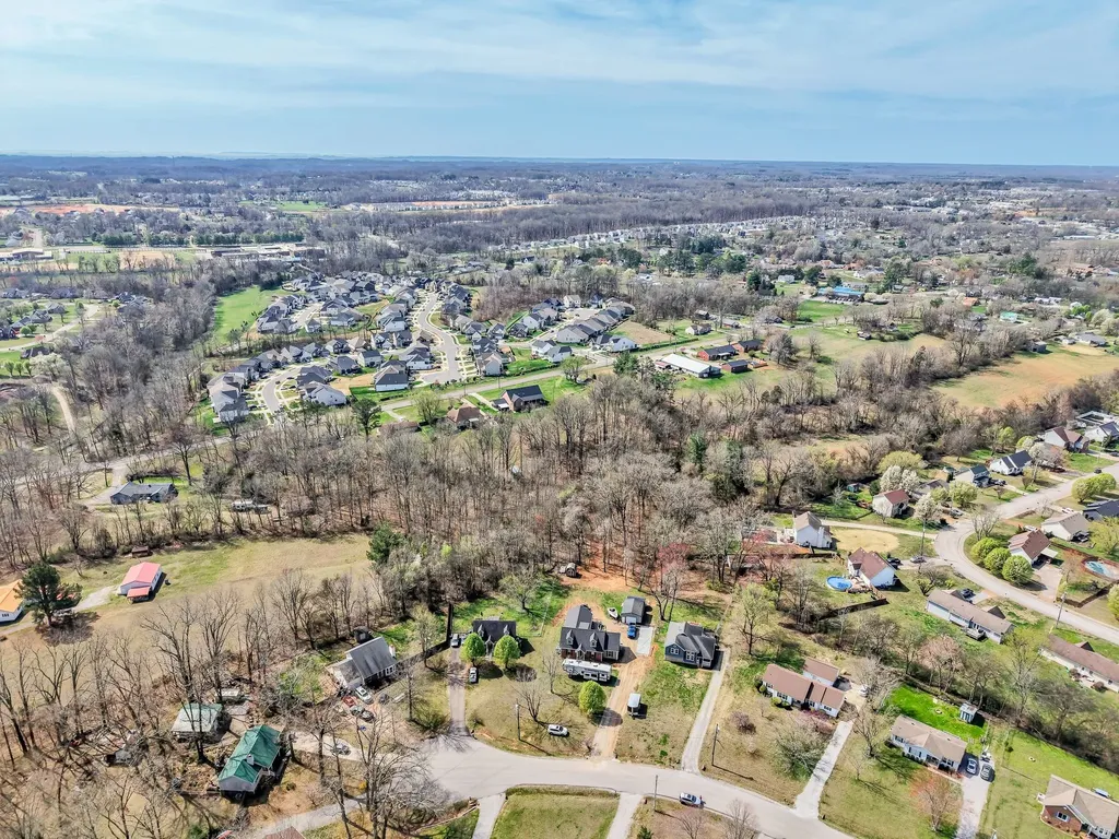 212 Robert Avenue White House TN 37188