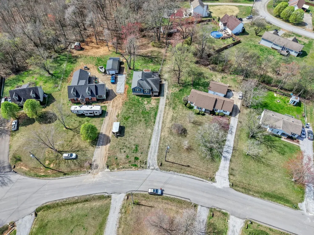212 Robert Avenue White House TN 37188