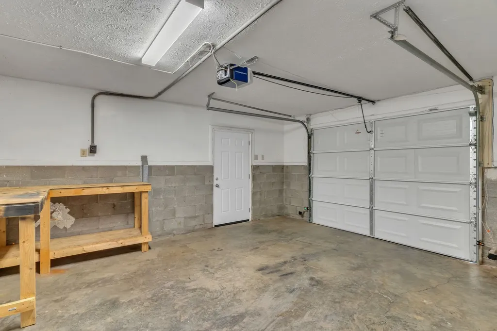 212 Robert Avenue White House TN 37188