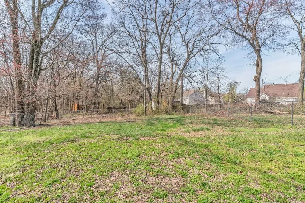 212 Robert Avenue White House TN 37188