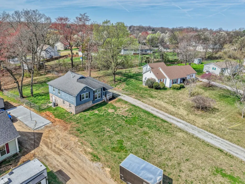 212 Robert Avenue White House TN 37188
