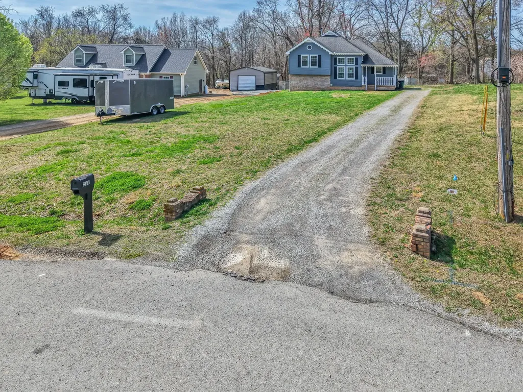 212 Robert Avenue White House TN 37188