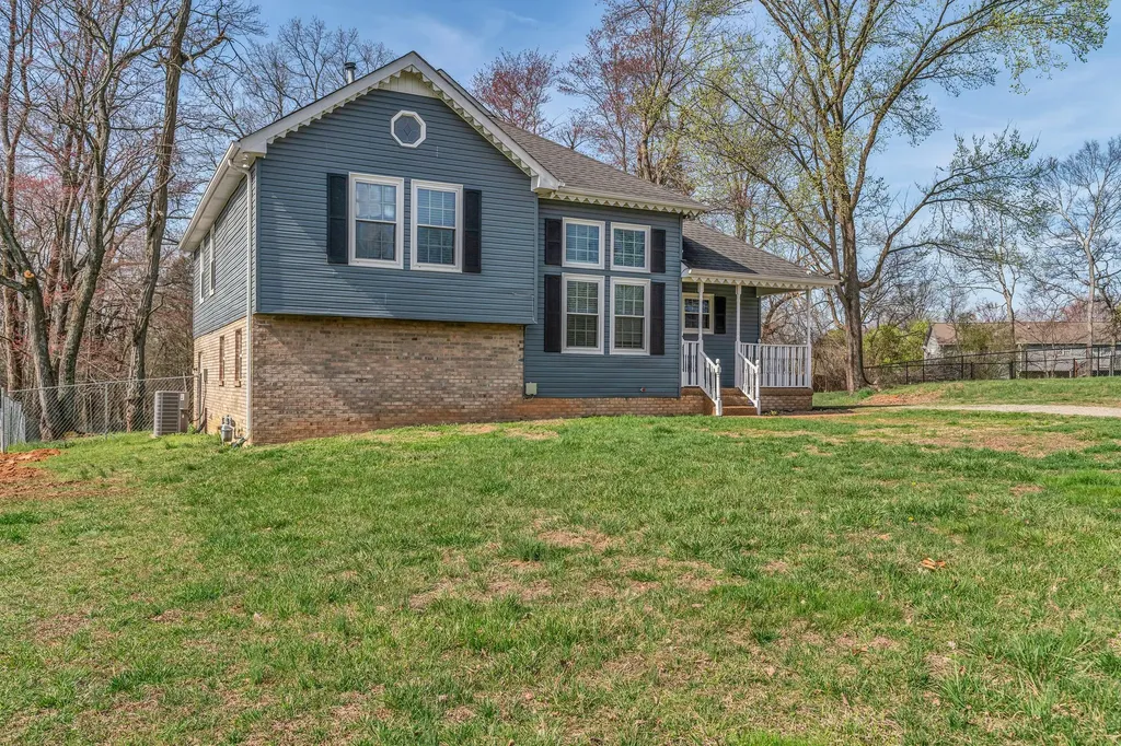 212 Robert Avenue White House TN 37188