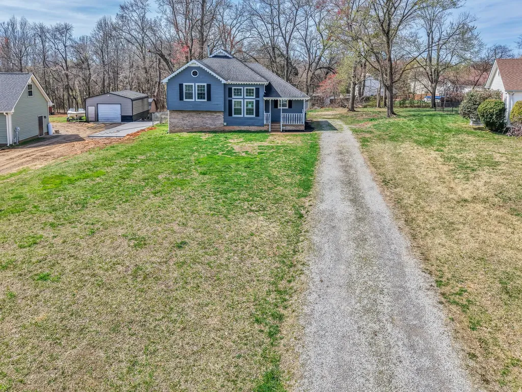 212 Robert Avenue White House TN 37188