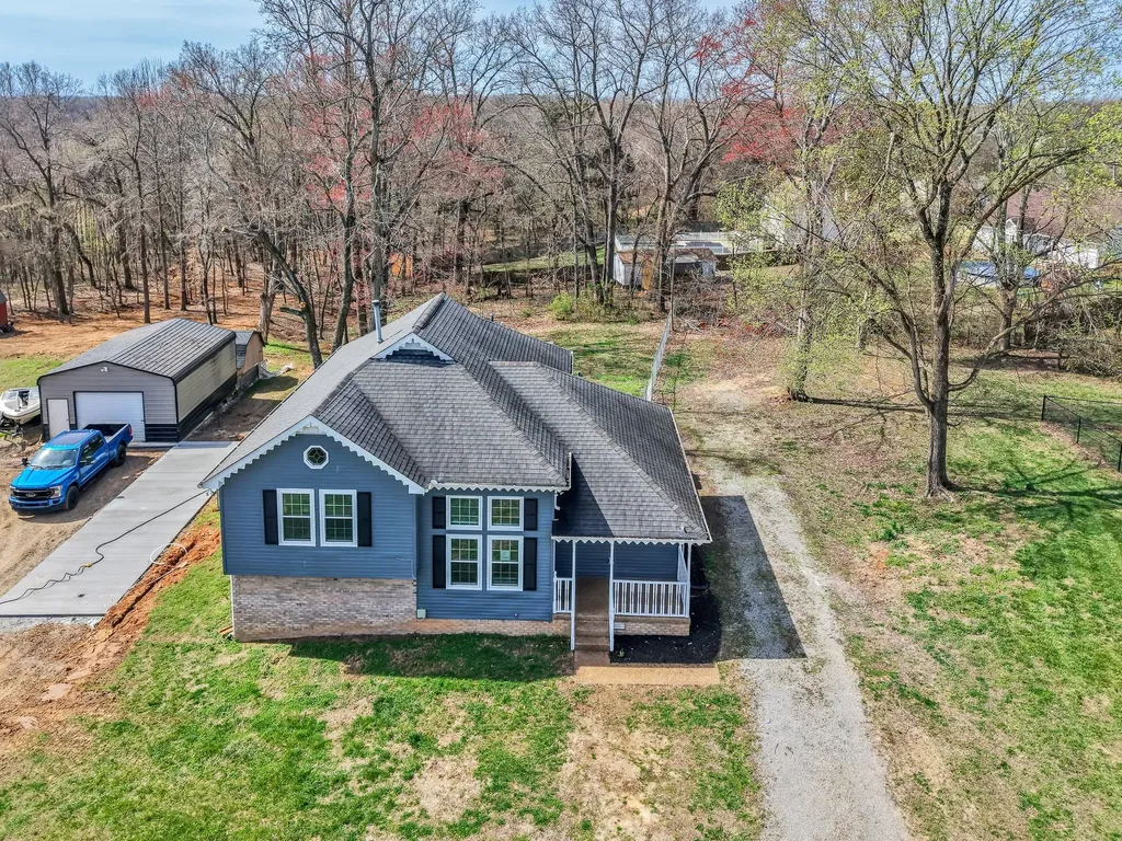 212 Robert Avenue White House TN 37188