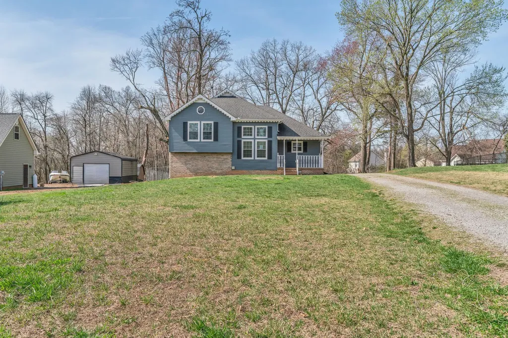 212 Robert Avenue White House TN 37188
