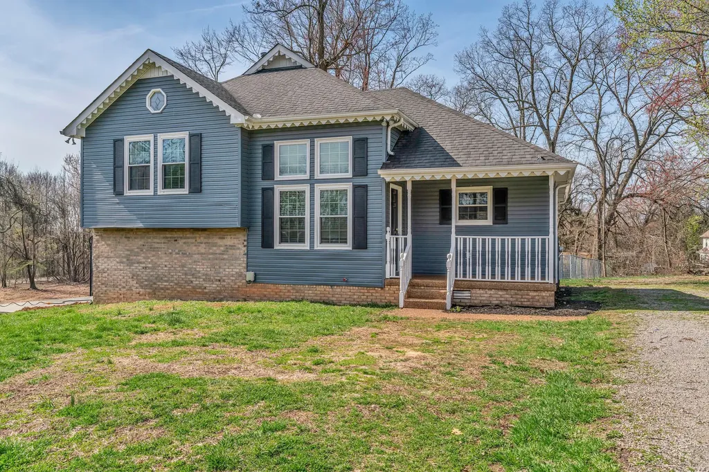 212 Robert Avenue White House TN 37188