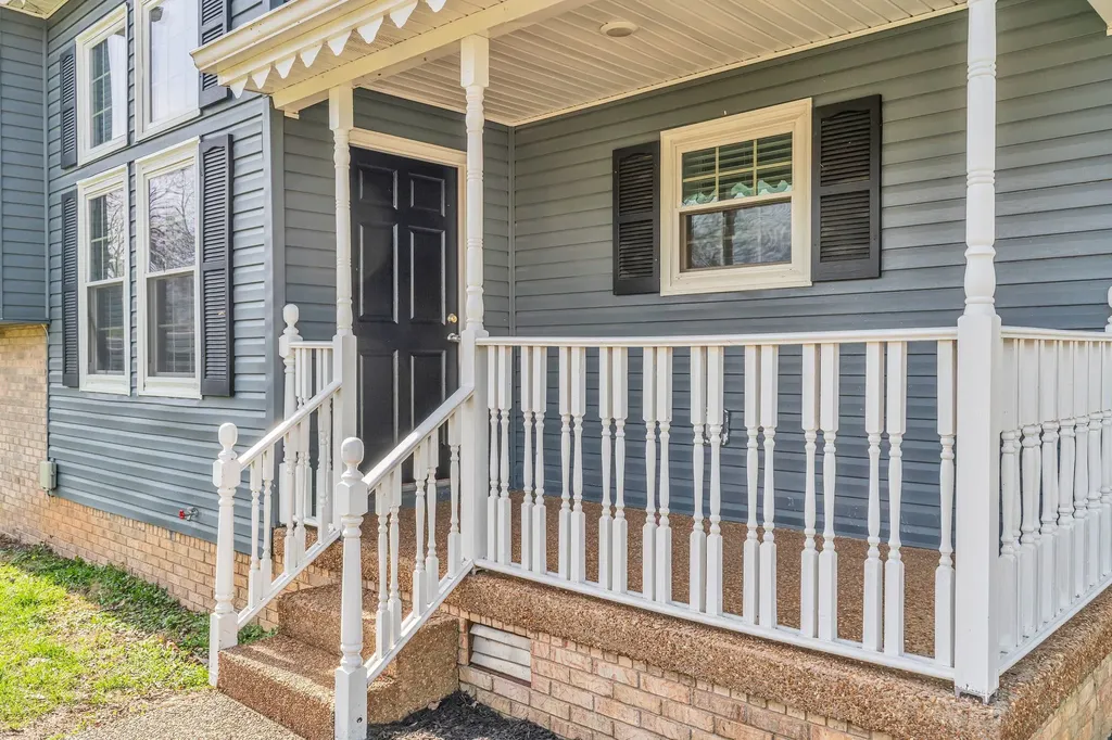 212 Robert Avenue White House TN 37188
