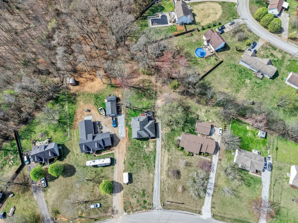 212 Robert Avenue White House TN 37188