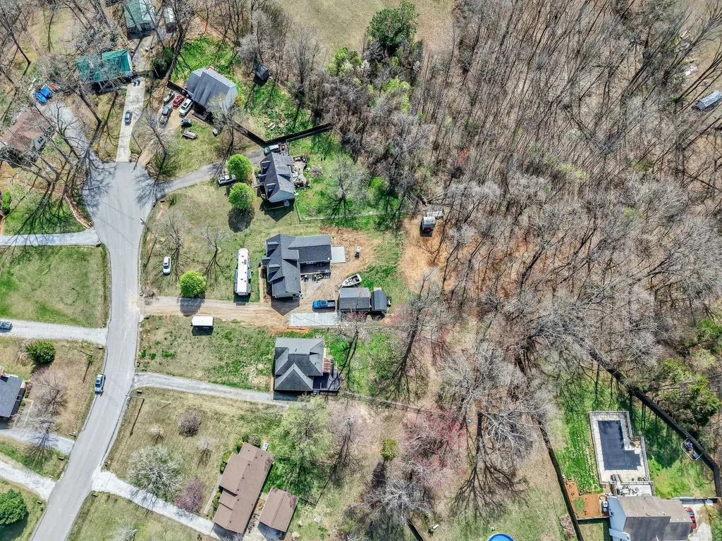 212 Robert Avenue White House TN 37188