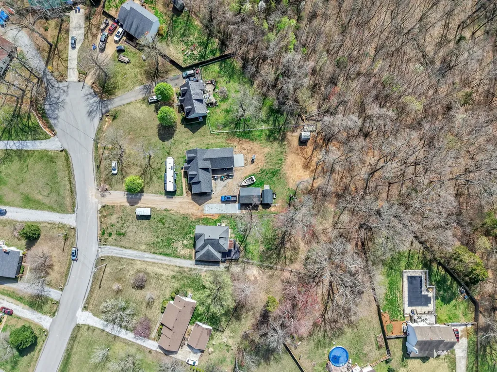 212 Robert Avenue White House TN 37188
