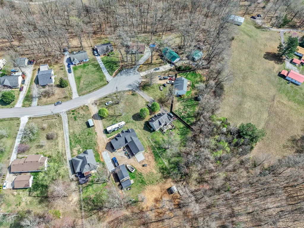212 Robert Avenue White House TN 37188