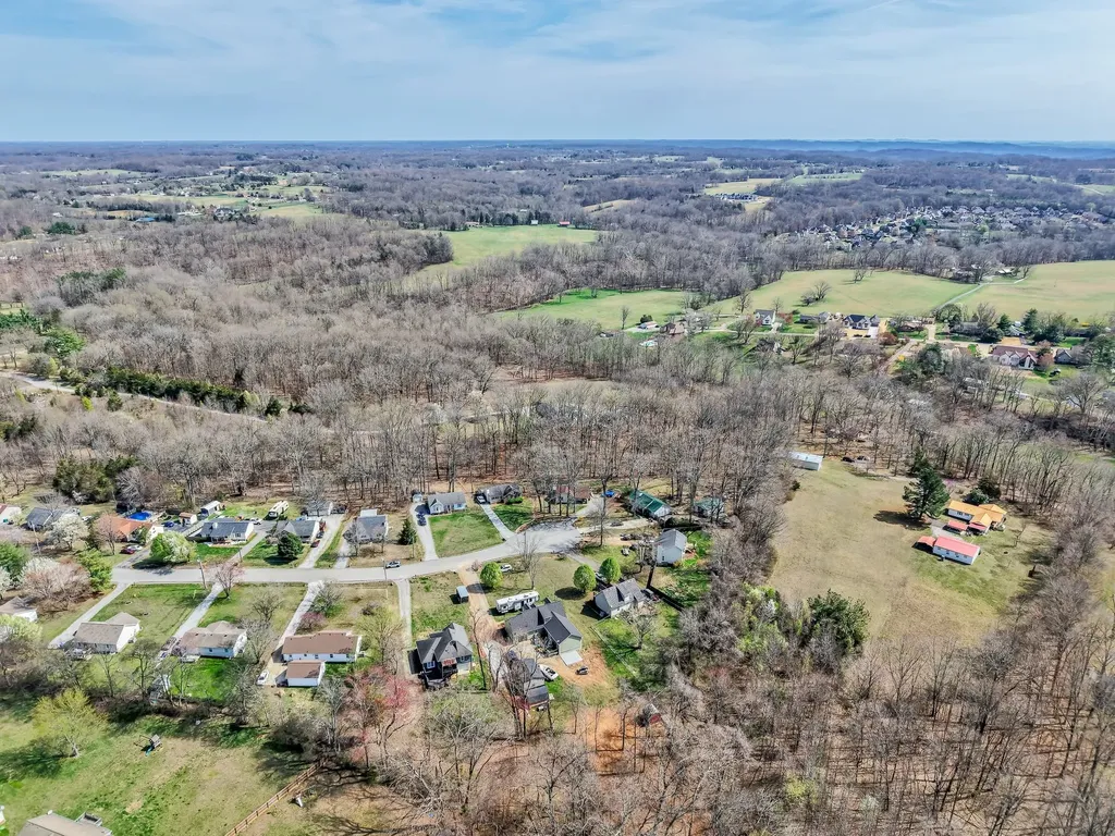 212 Robert Avenue White House TN 37188