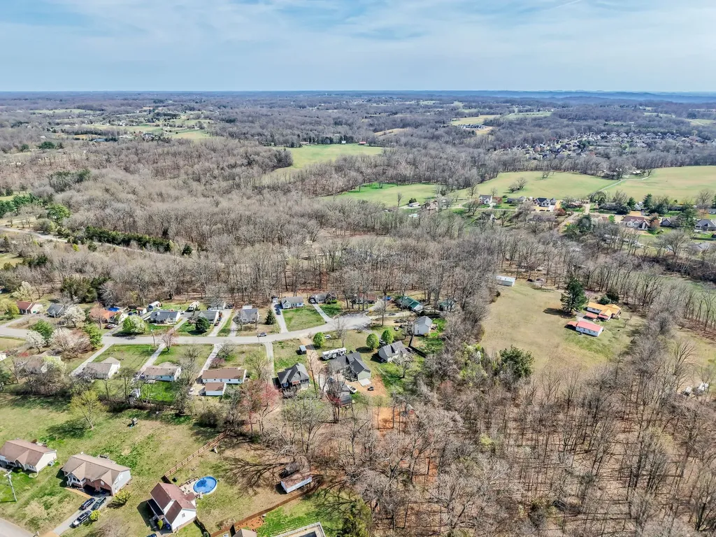 212 Robert Avenue White House TN 37188