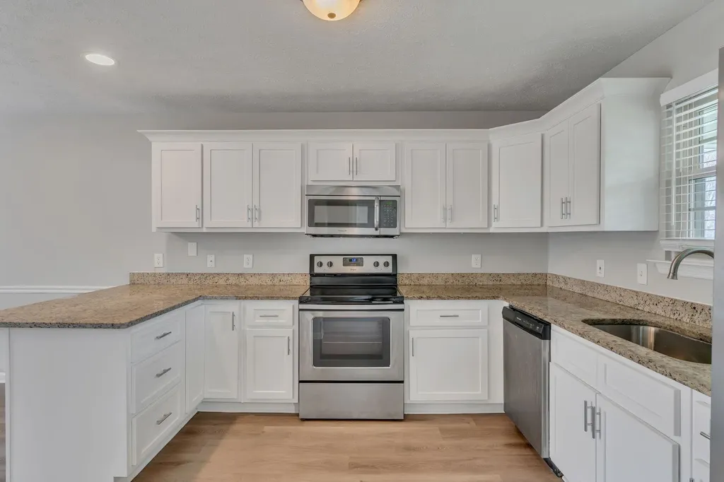 212 Robert Avenue White House TN 37188