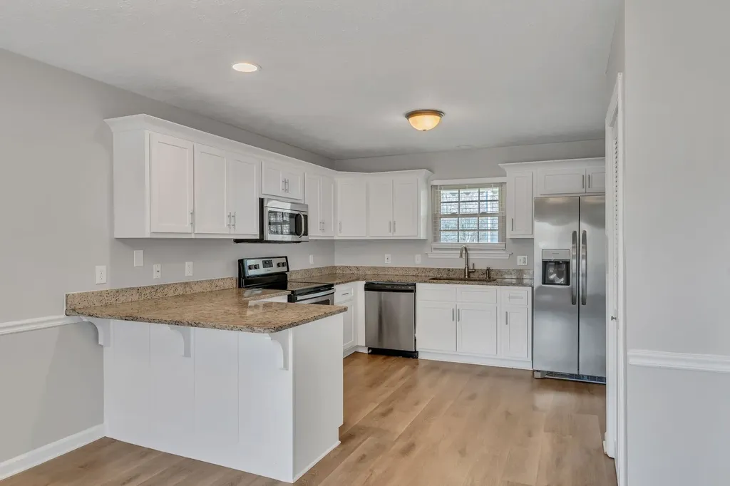 212 Robert Avenue White House TN 37188