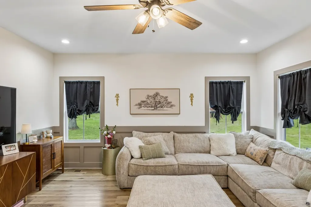 1832 Twin Caves Drive Lewisburg TN 37091