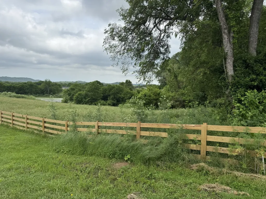 1024 Peak Drive Castalian Springs TN 37031
