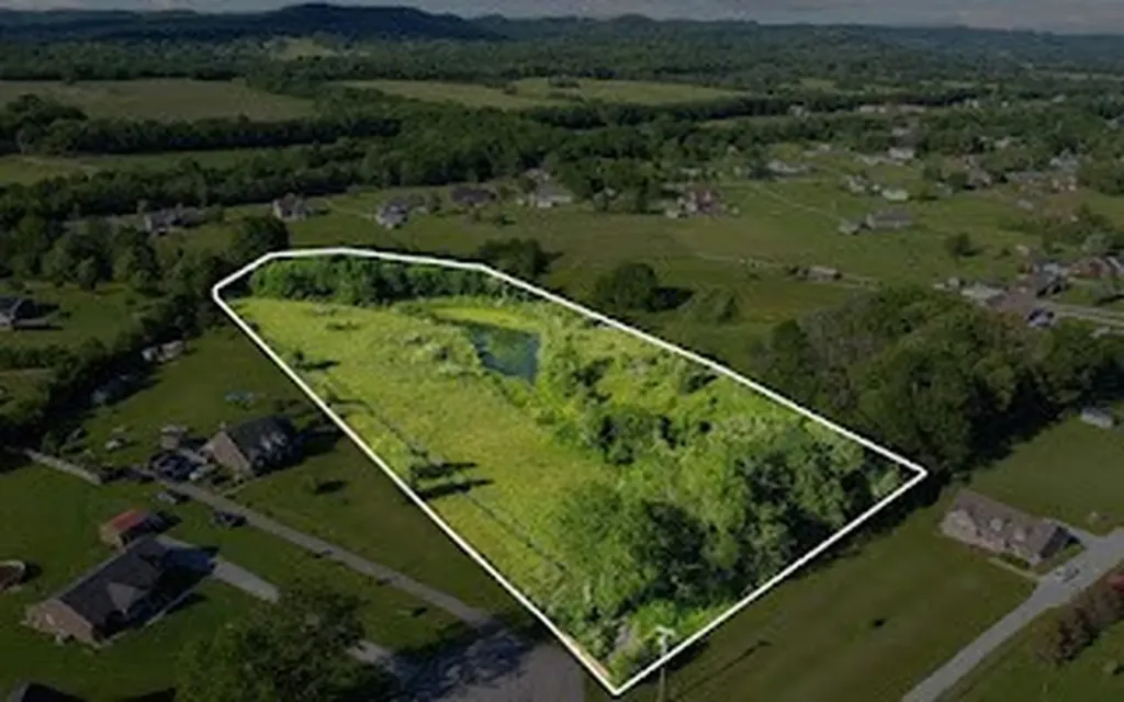 1024 Peak Drive Castalian Springs TN 37031