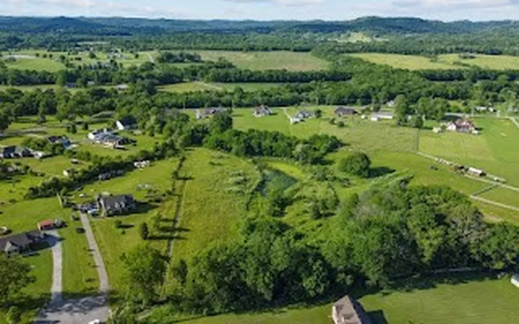 1024 Peak Drive Castalian Springs TN 37031