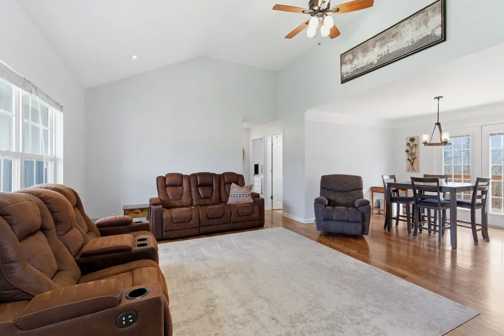 3080 Bowker Road Charlotte TN 37036