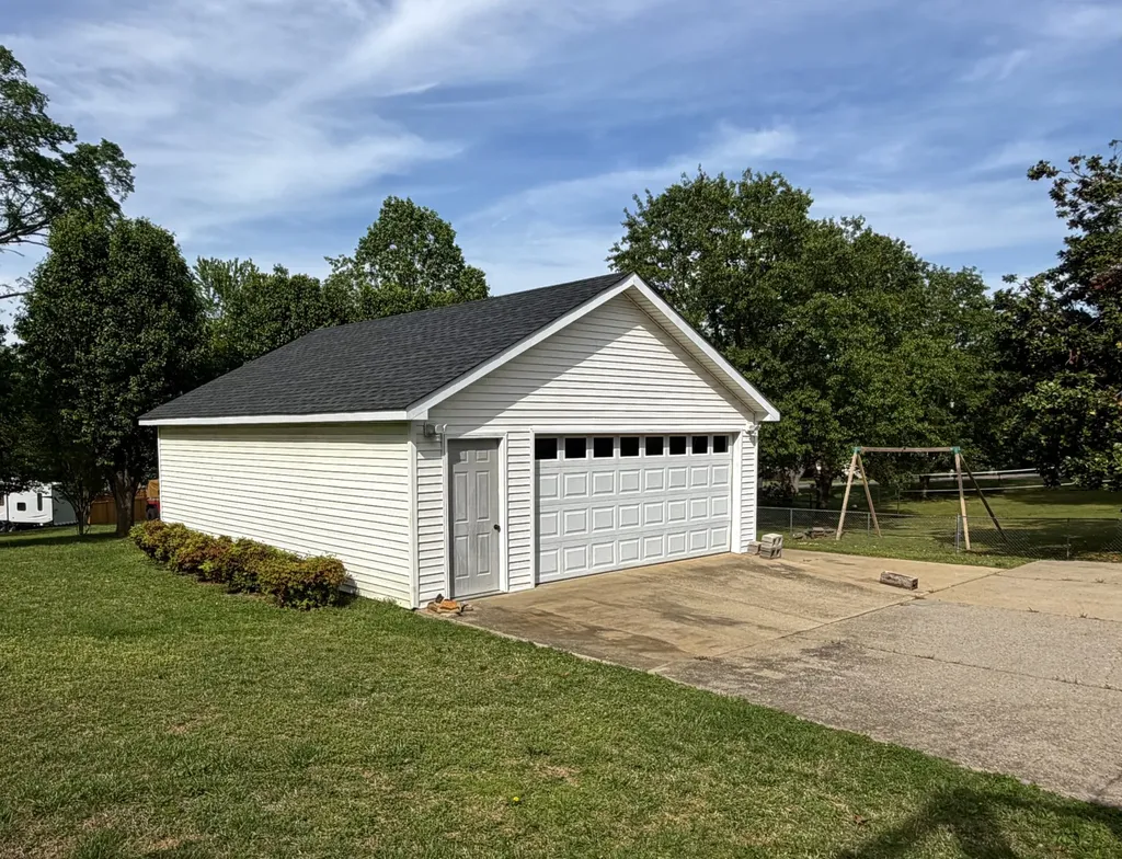 145 S Palmers Chapel Road White House TN 37188