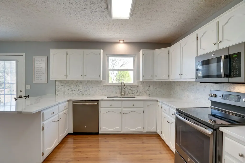 145 S Palmers Chapel Road White House TN 37188