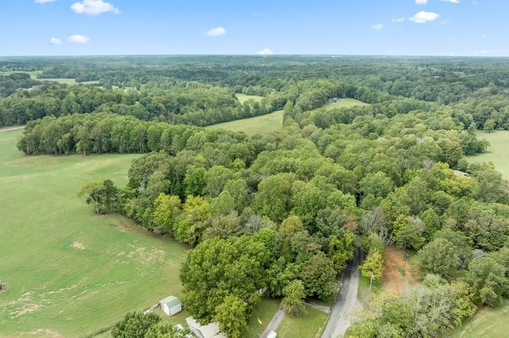 2543 S Bunker Hill Road Sparta TN 38583