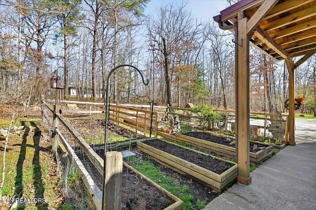 499 Hemlock Lane Spencer TN 38585
