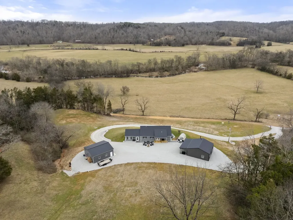 1447 W Beaverdam Road Centerville TN 37033