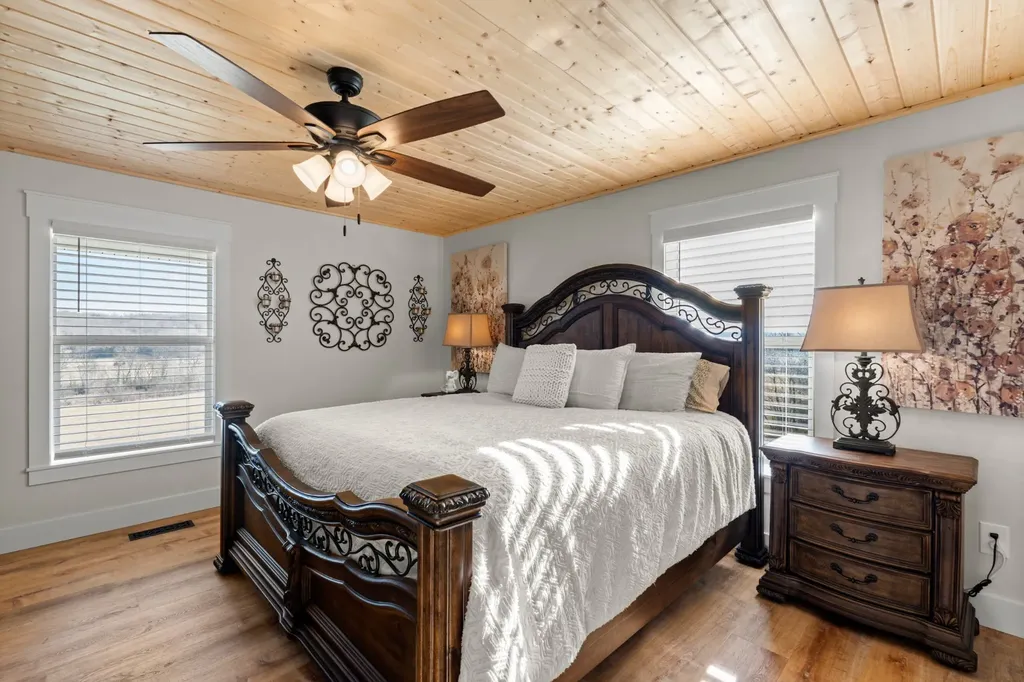 1447 W Beaverdam Road Centerville TN 37033