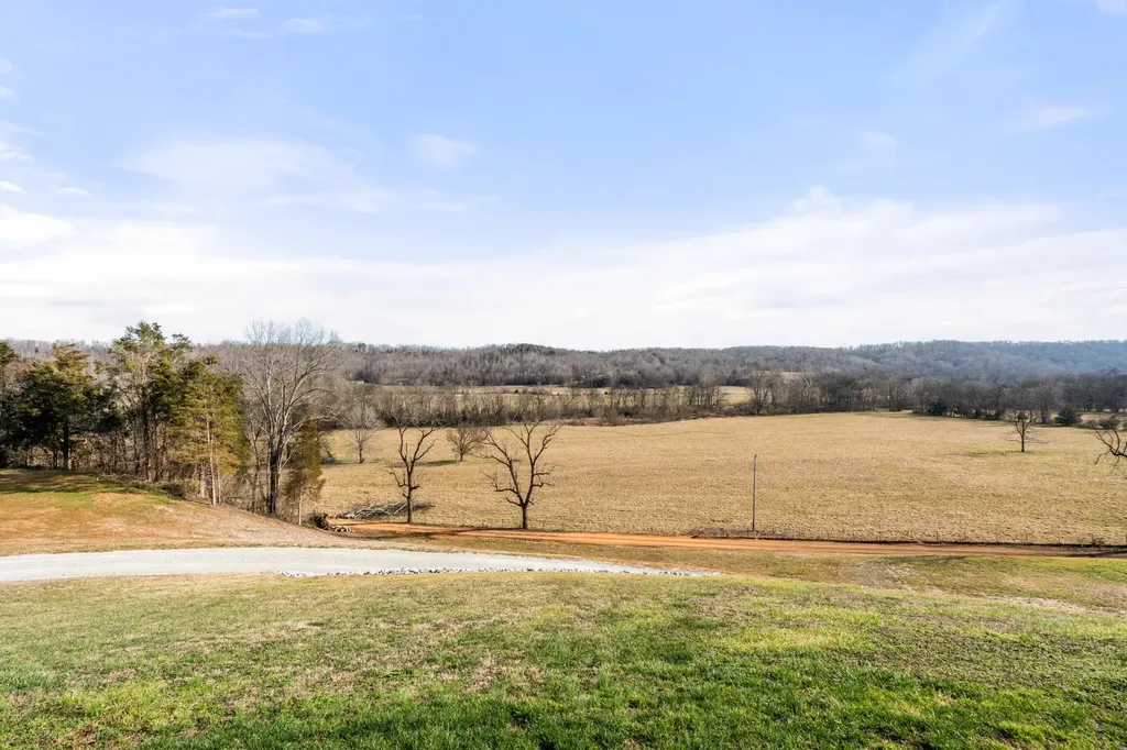 1447 W Beaverdam Road Centerville TN 37033
