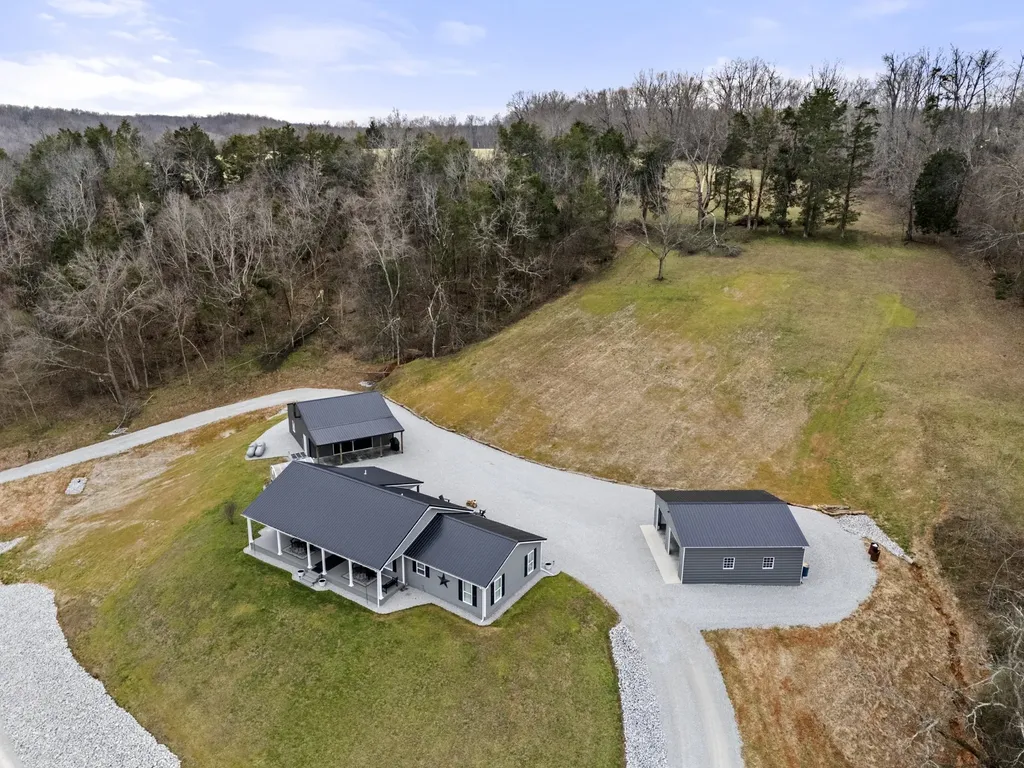 1447 W Beaverdam Road Centerville TN 37033