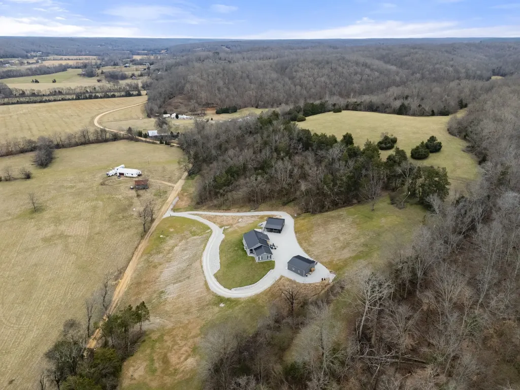 1447 W Beaverdam Road Centerville TN 37033