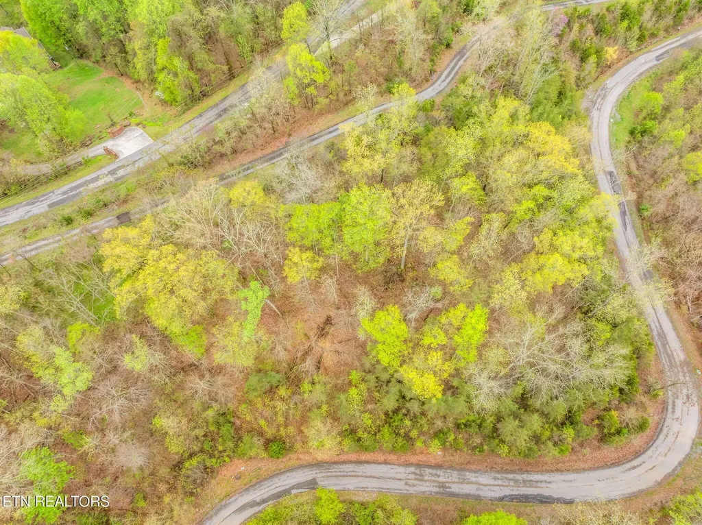 736 Russell Brothers Road Sharps Chapel TN 37866