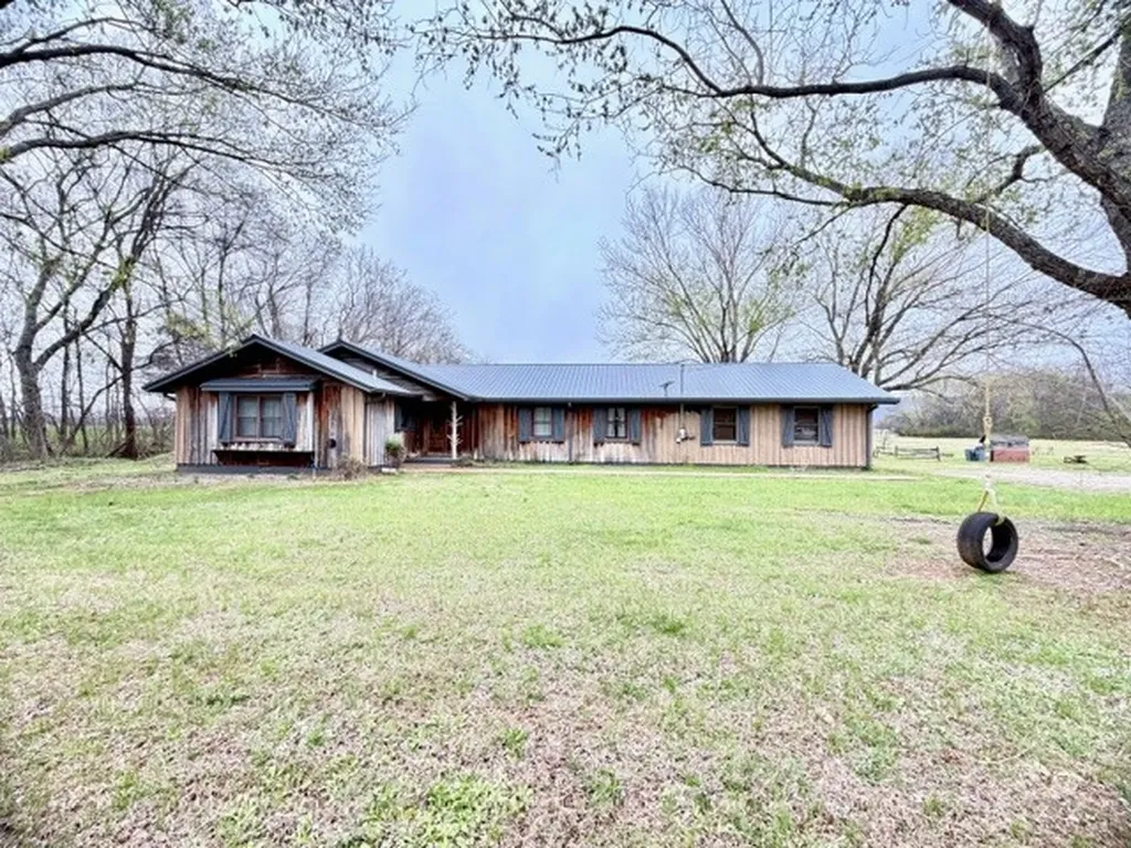 2575 Spur Road Decherd TN 37324