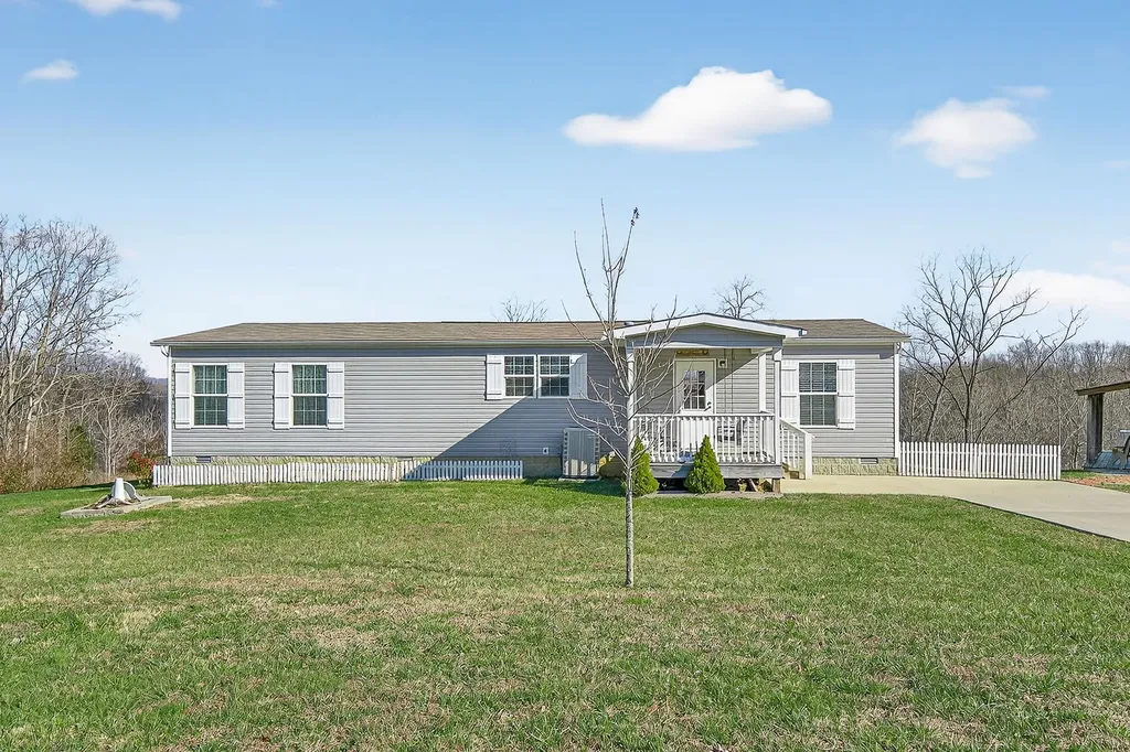 39 Old Highway 52, SE Celina TN 38551