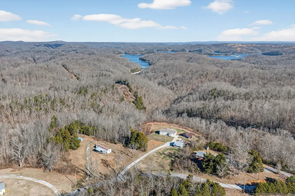 39 Old Highway 52, SE Celina TN 38551