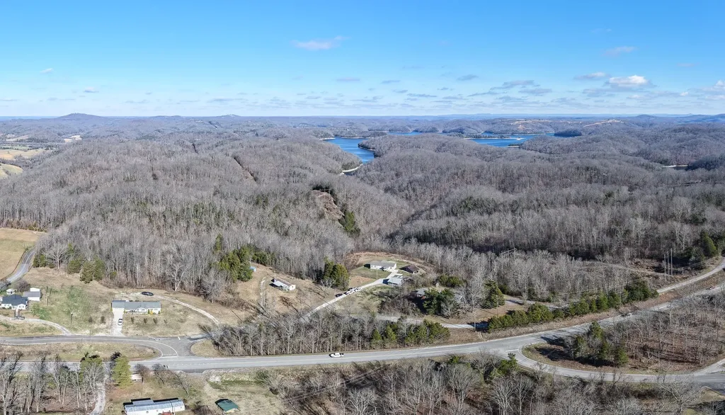 39 Old Highway 52, SE Celina TN 38551