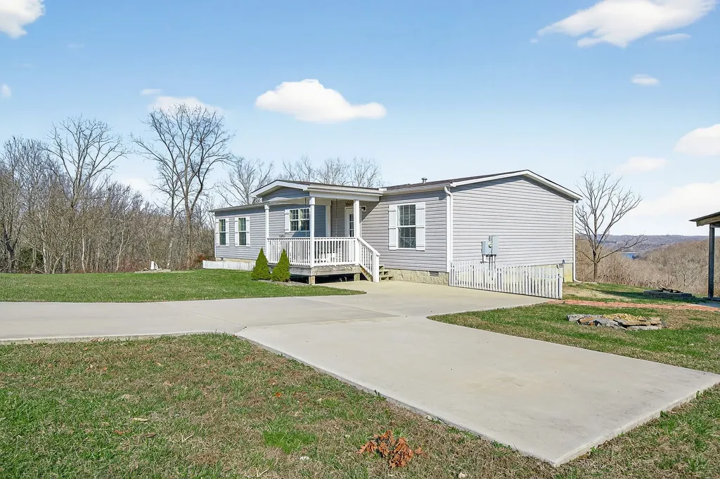 39 Old Highway 52, SE Celina TN 38551