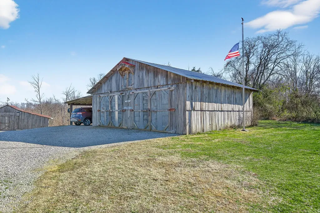 39 Old Highway 52, SE Celina TN 38551