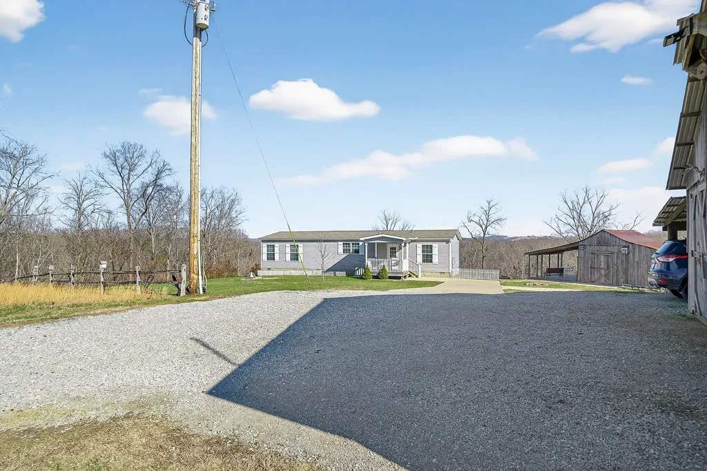 39 Old Highway 52, SE Celina TN 38551