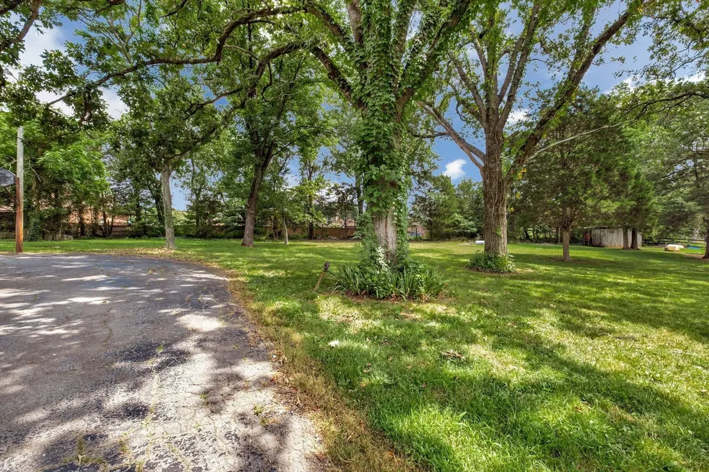 1693 Coles Ferry Pike Lebanon TN 37087