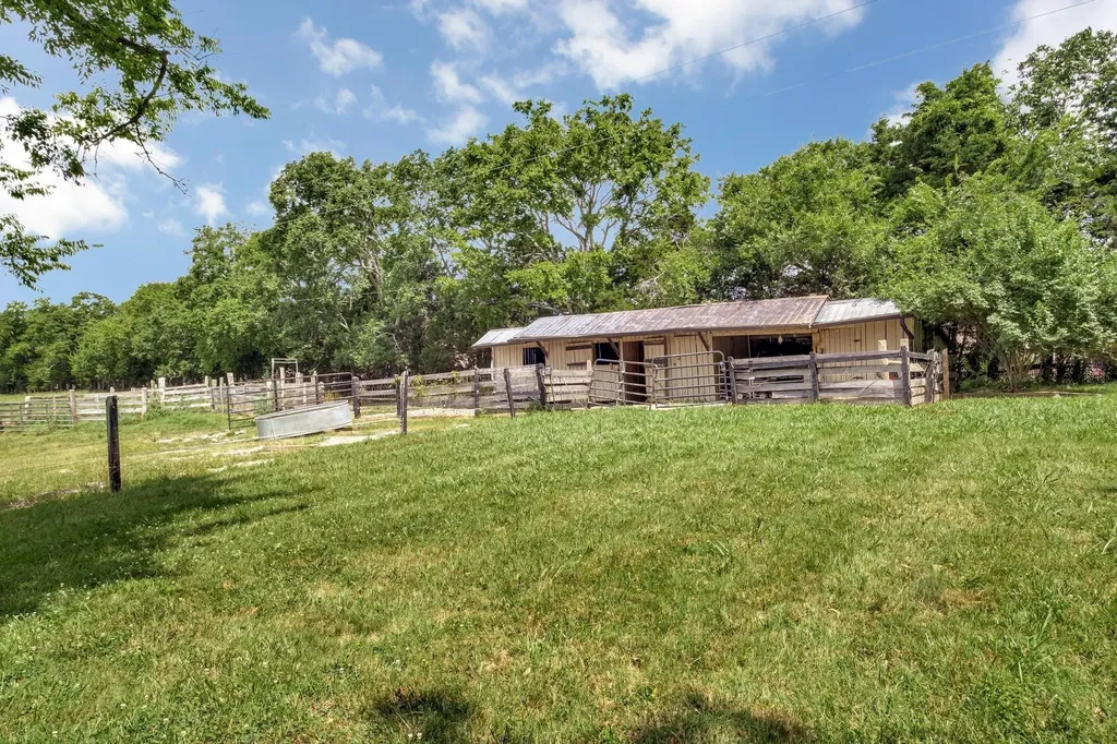 1693 Coles Ferry Pike Lebanon TN 37087