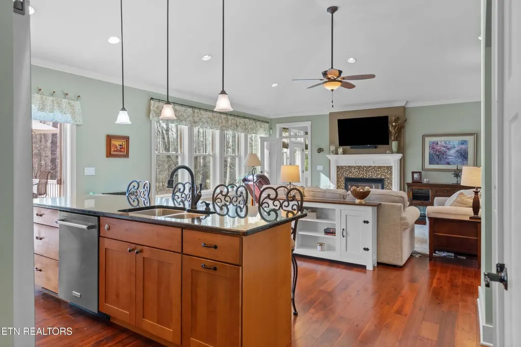 180 E Shore Drive Rockwood TN 37854