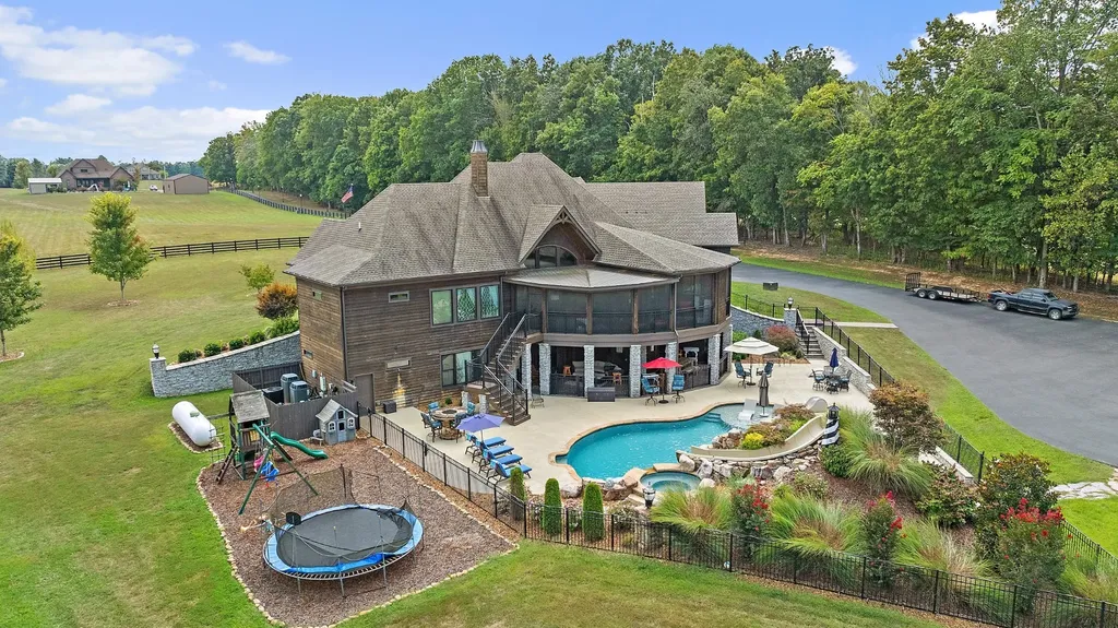 6704 Highway 52, W Lafayette TN 37083
