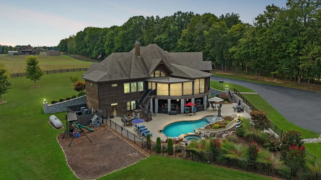 6704 Highway 52, W Lafayette TN 37083